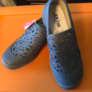 Pretty Jambu memory foam slip on shoes